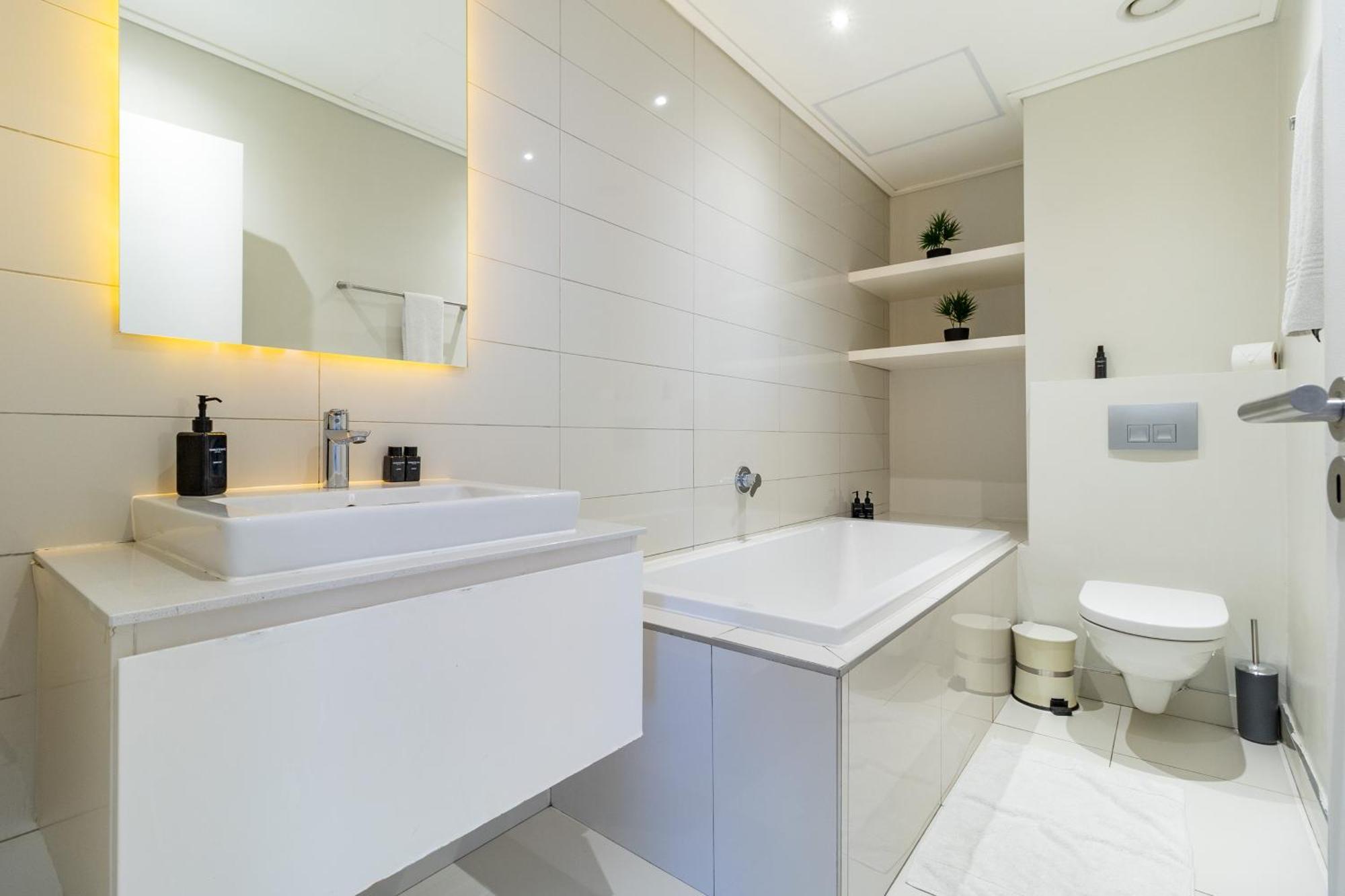 Views 2 Bedroom Cape Town