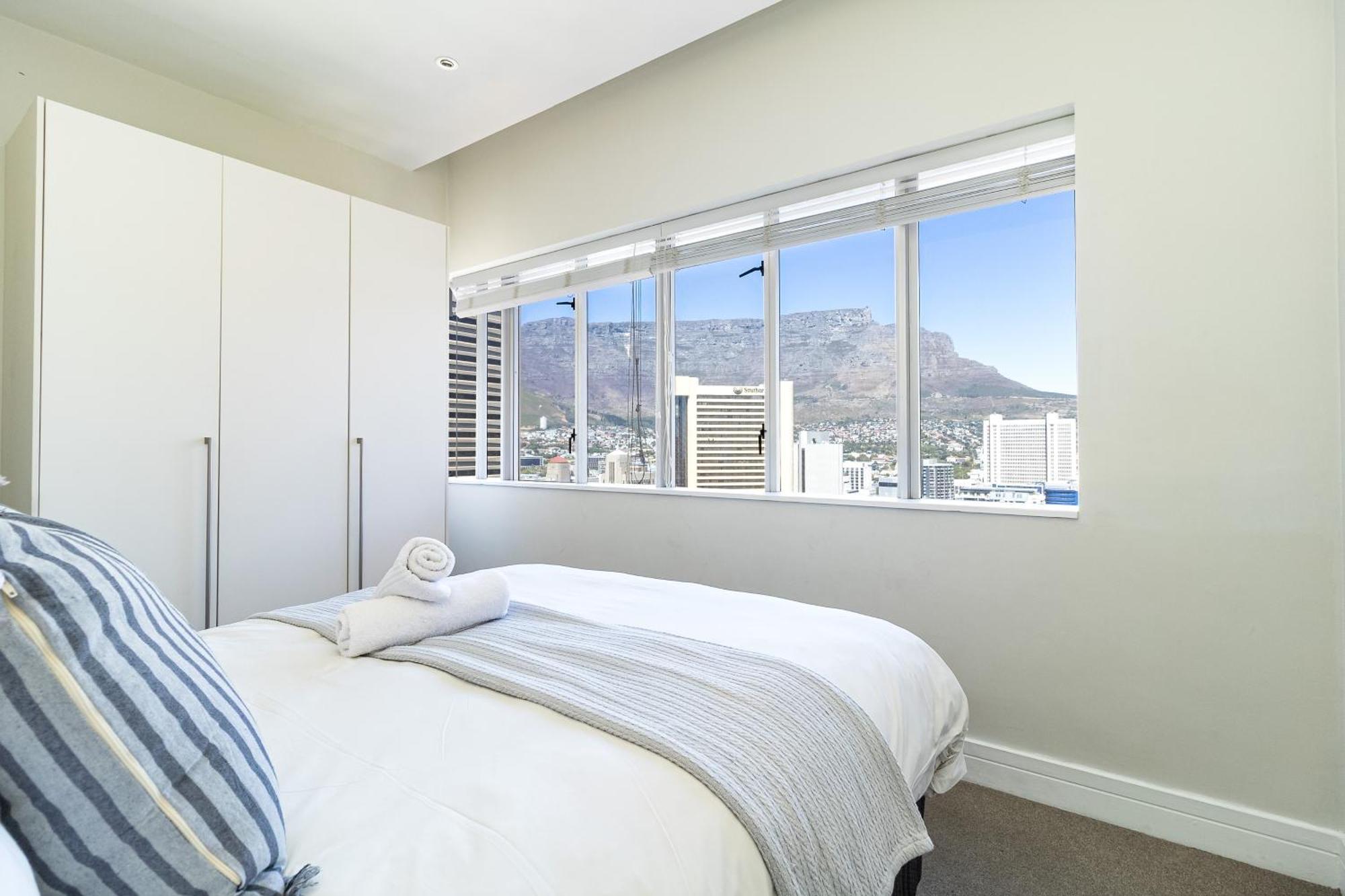 Views 2 Bedroom * Cape Town