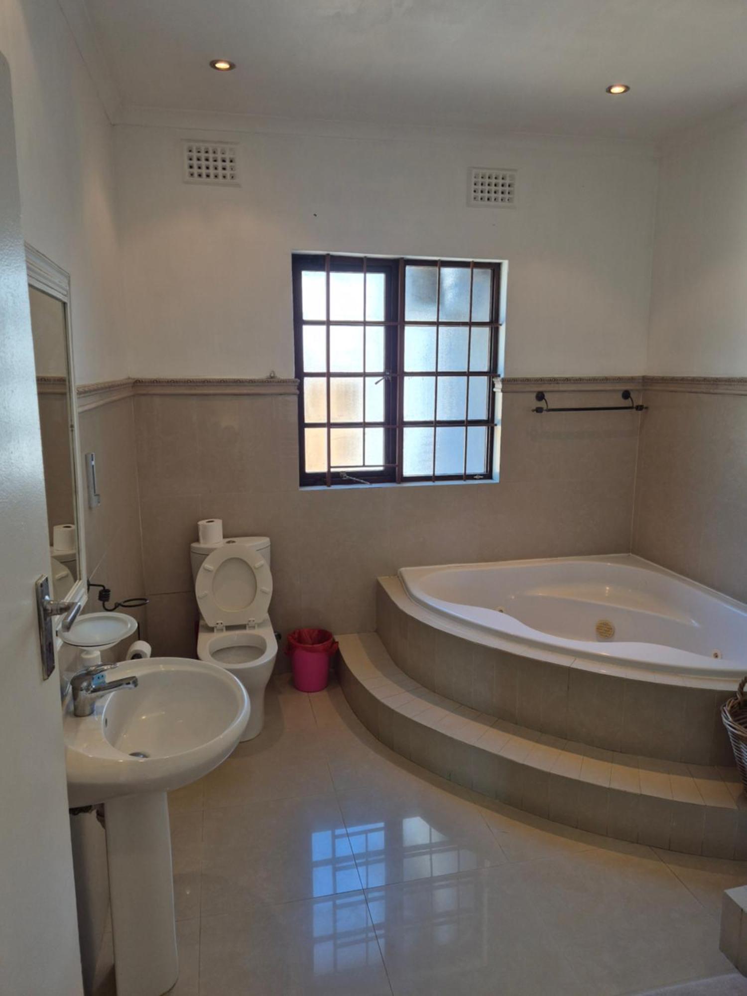 Pine House - Self-catering Apartment