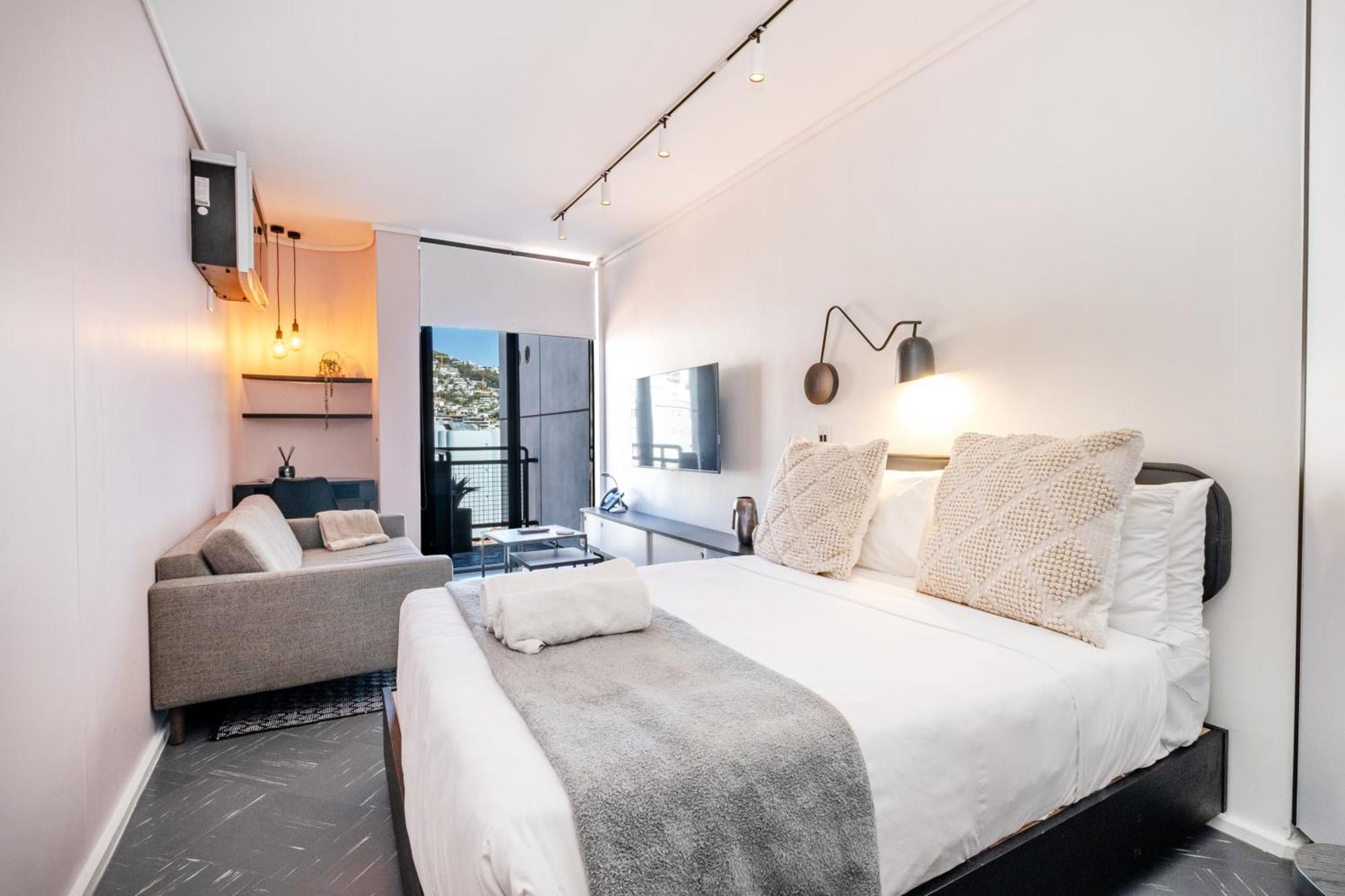 Apartment Flamingo 806 - Floor Sea Point Mountain Facing With Daily Housekeeping