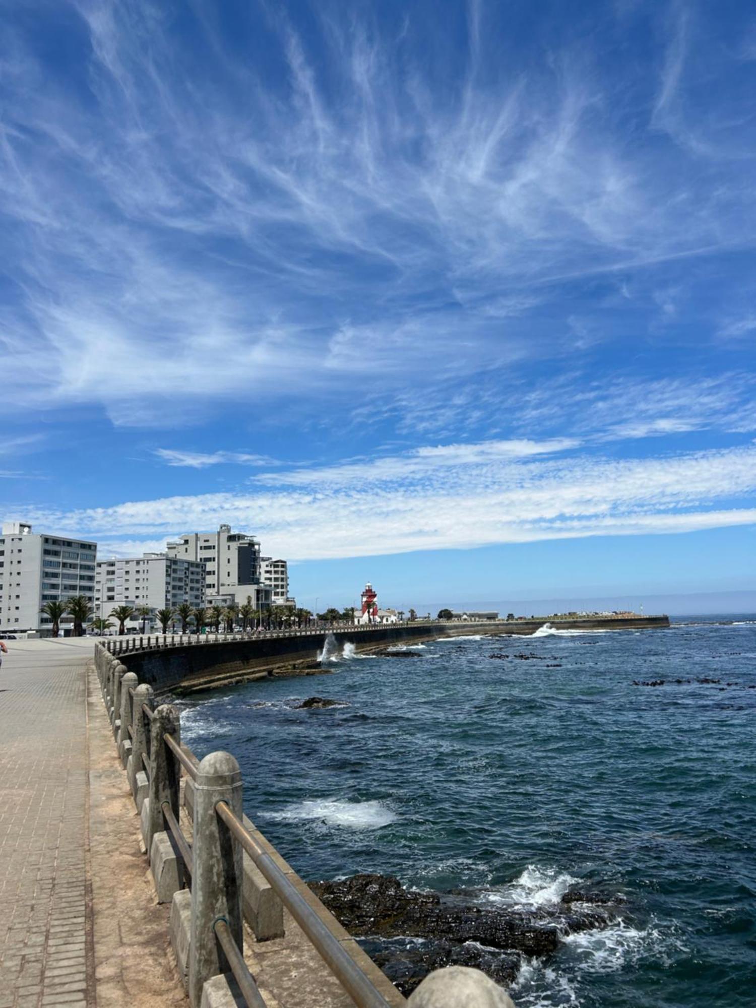 Cosy, Eclectic In Sea Point * Cape Town