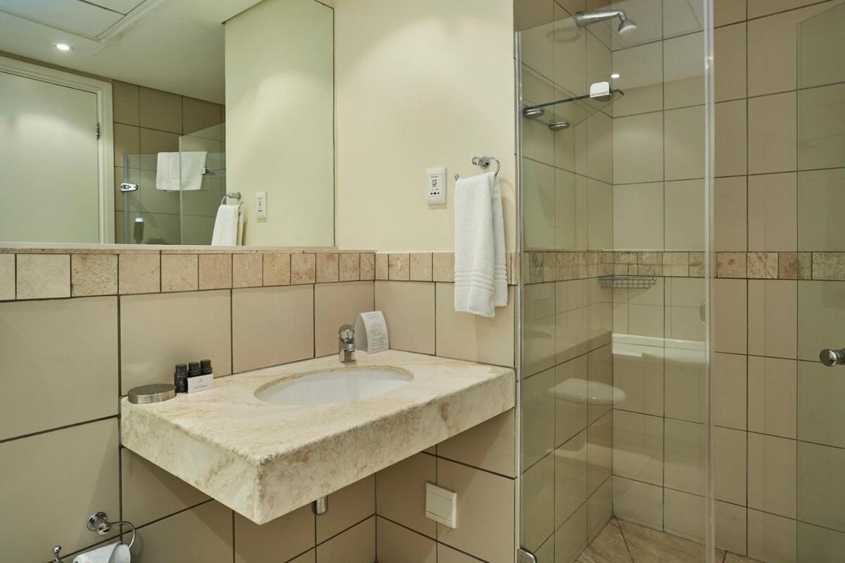 102 Ellesmere *