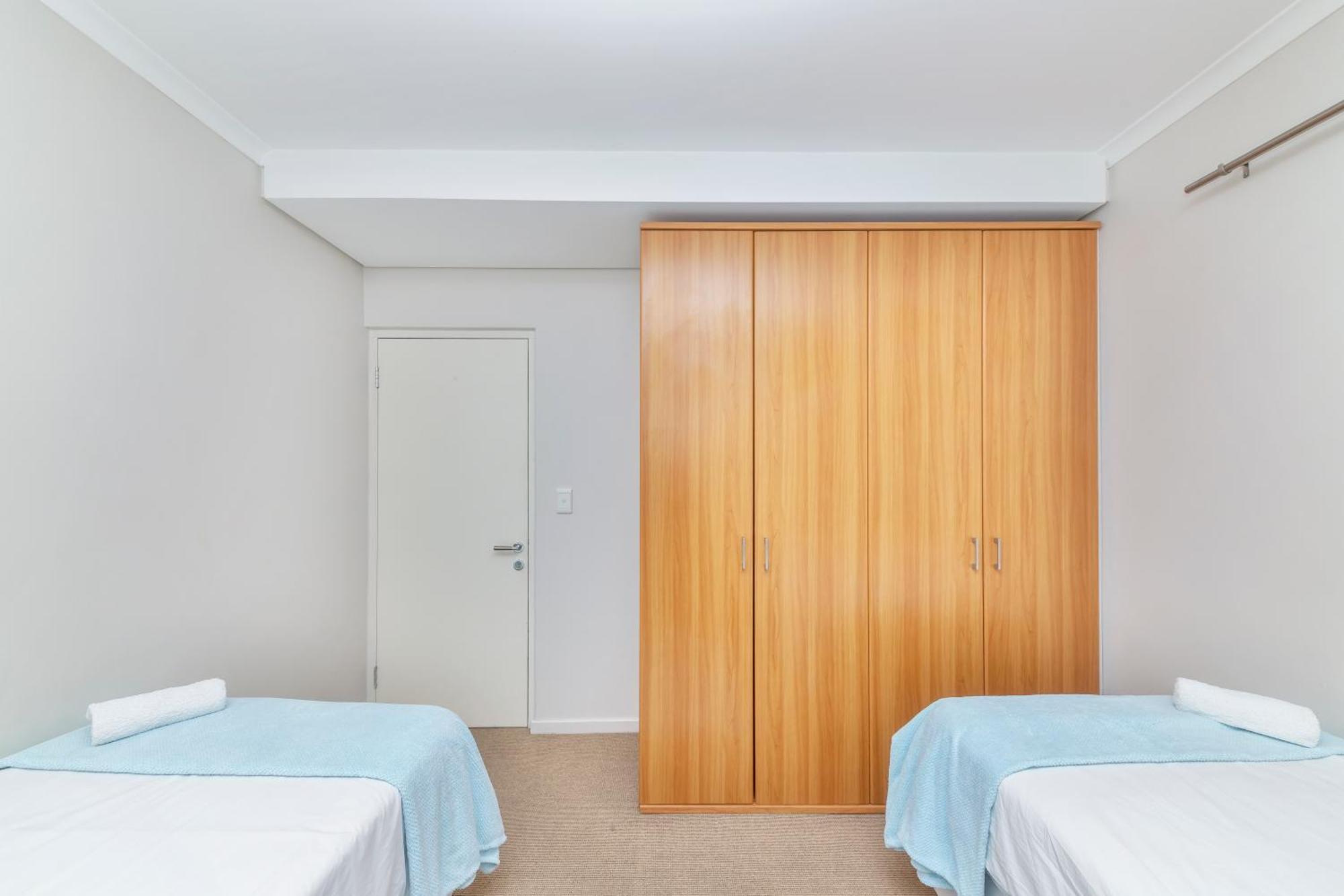 Horizon Bay 206 By Hmh * Cape Town