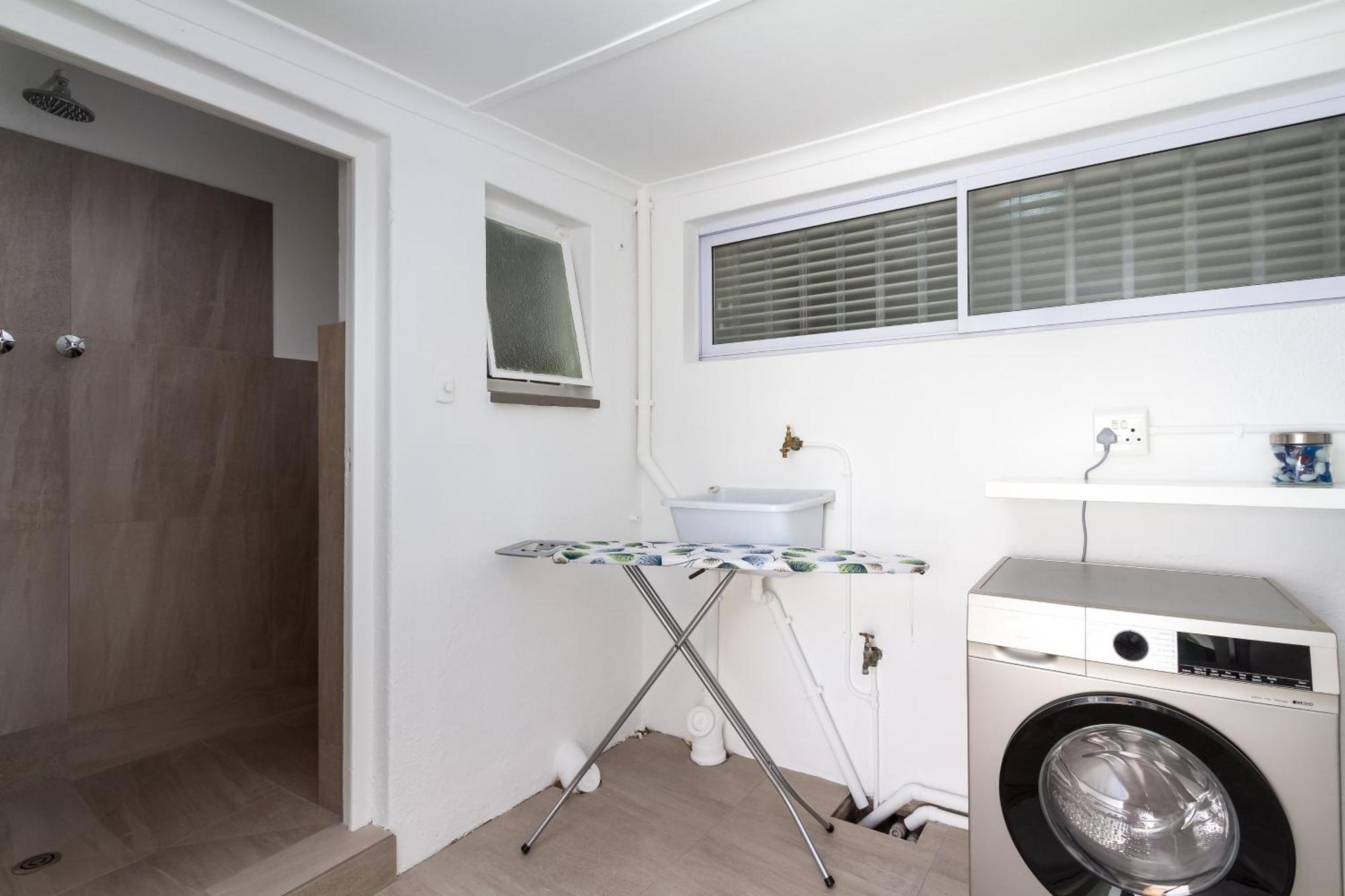 Camps Bay Deluxe - Luxury With Pool, Ocean & Mountain Views Villa *