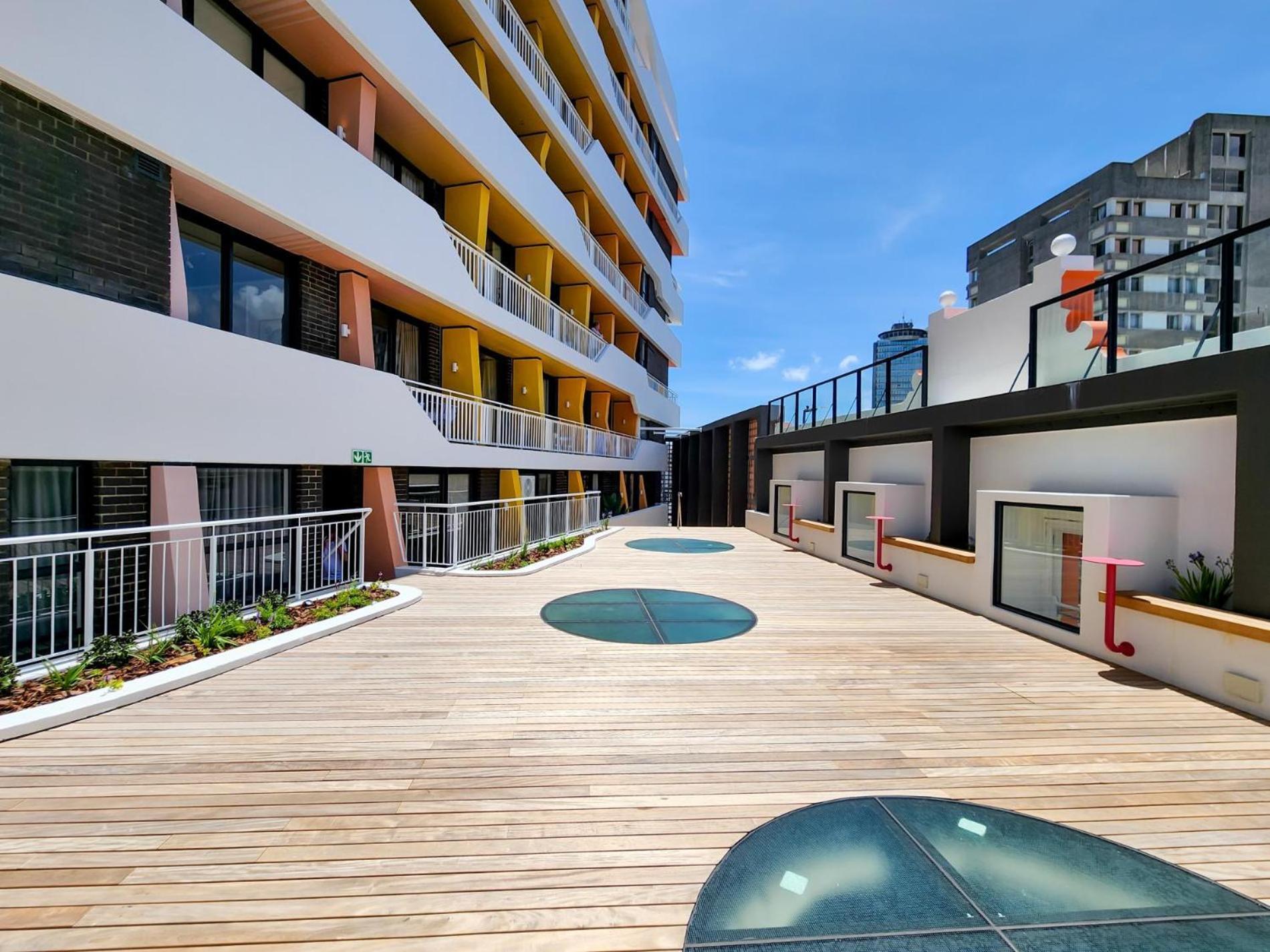 Sea Point Modern 2-bed With Ocean Mountain Views Cape Town