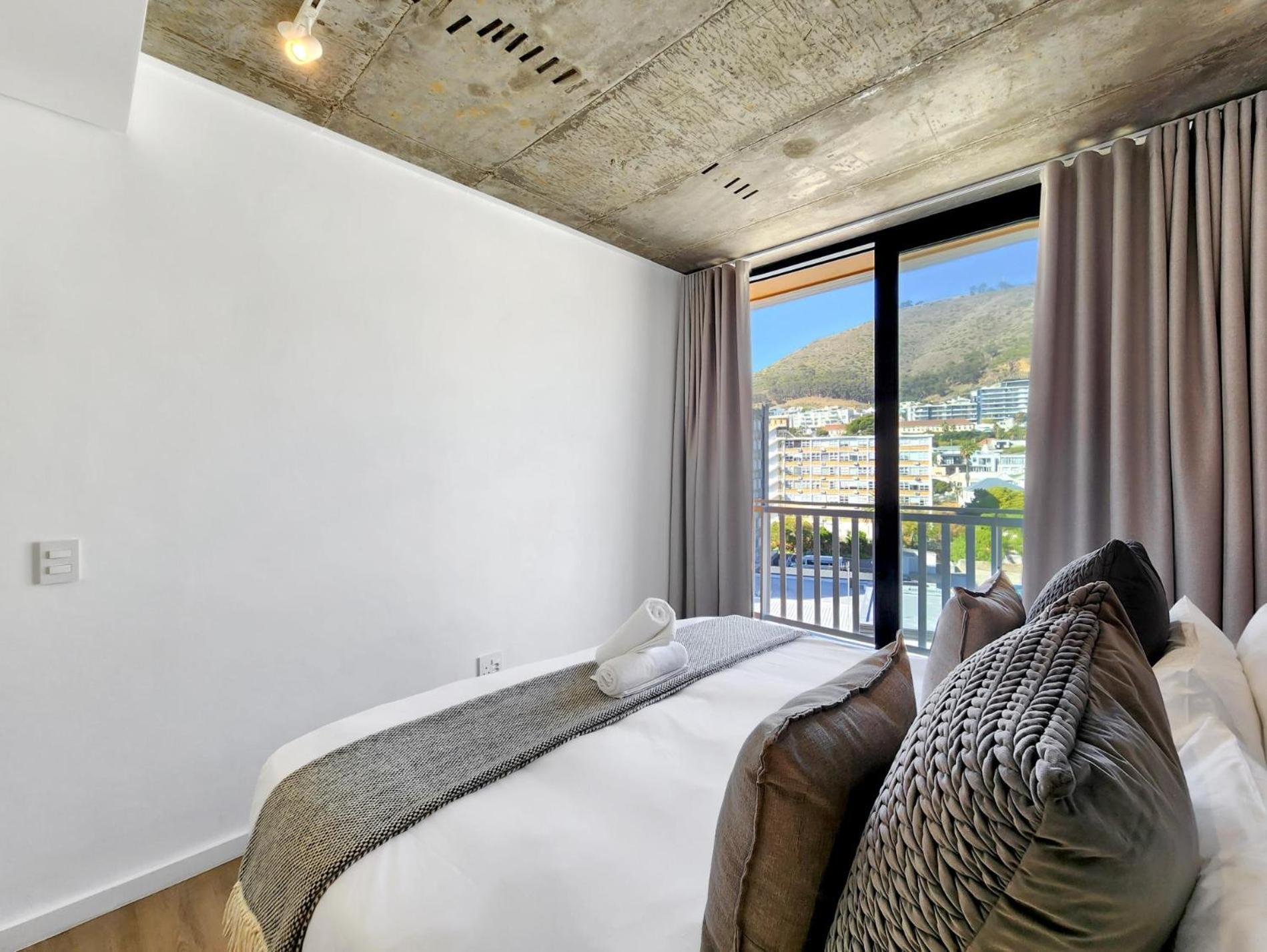 Sea Point Modern 2-bed With Ocean Mountain Views * Cape Town