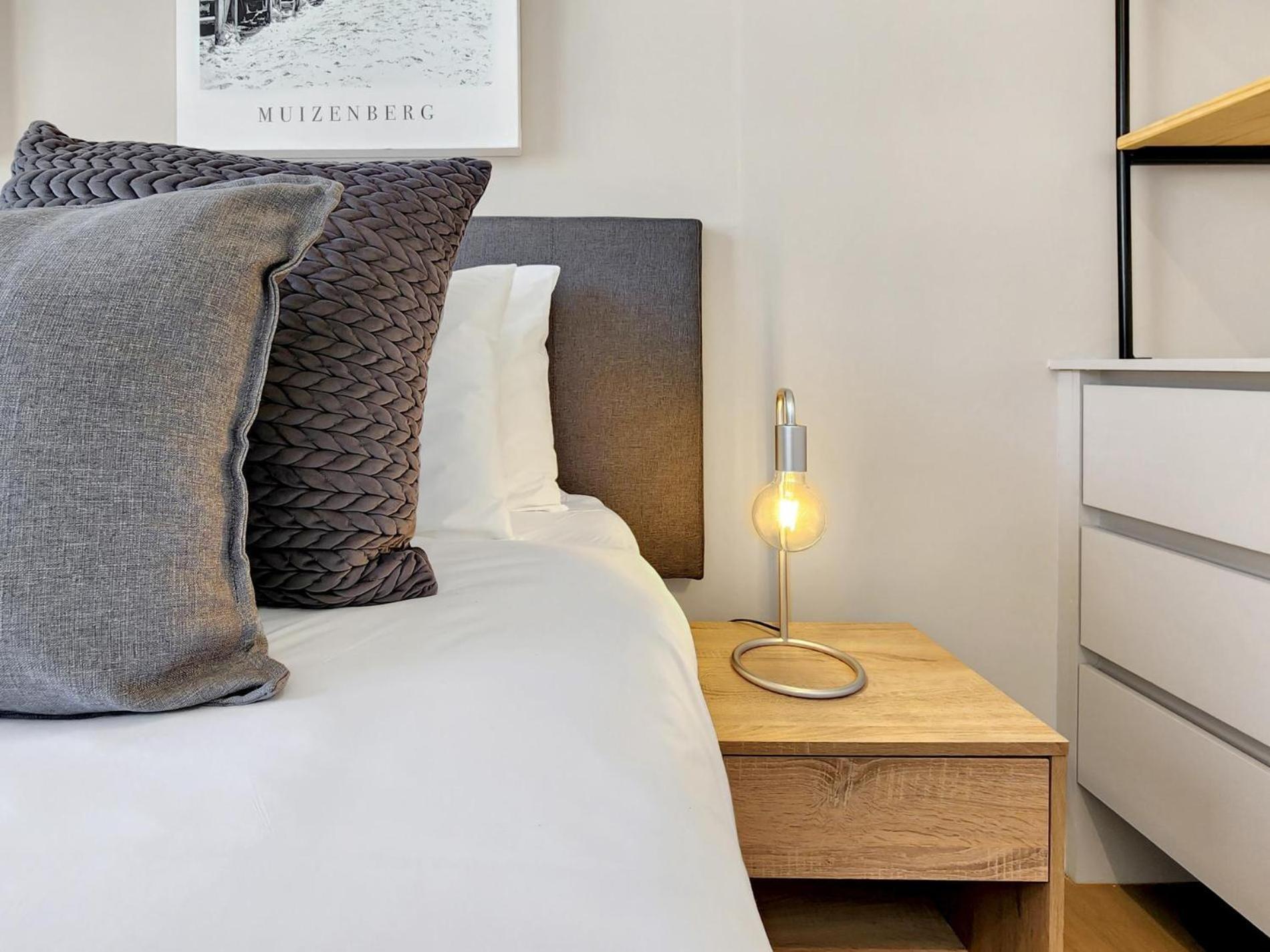Apartment Sea Point Modern 2-bed With Ocean Mountain Views Cape Town