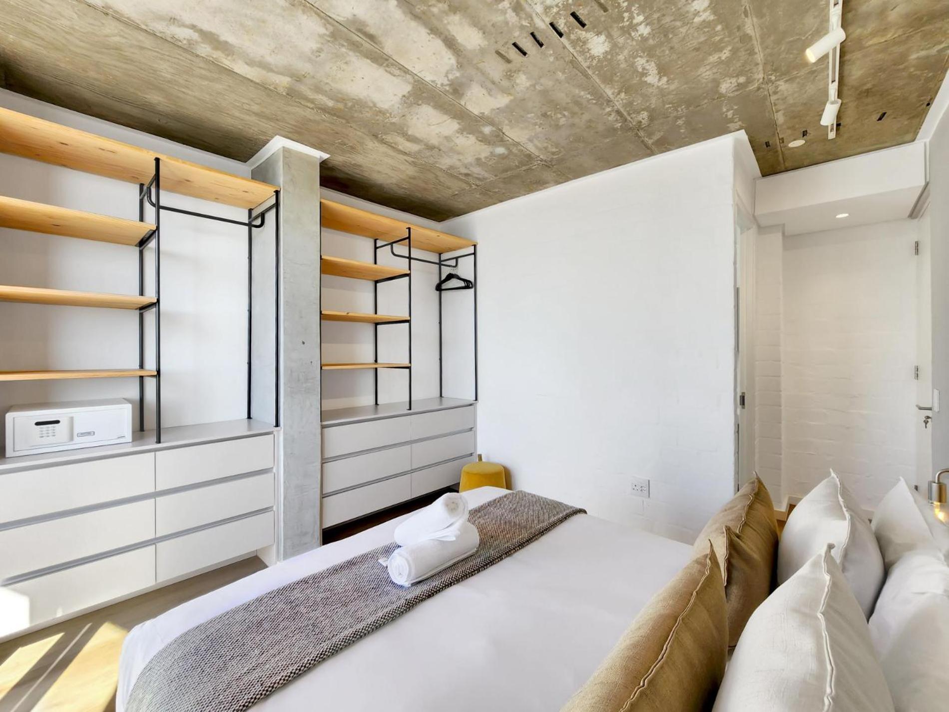 Sea Point Modern 2-bed With Ocean Mountain Views