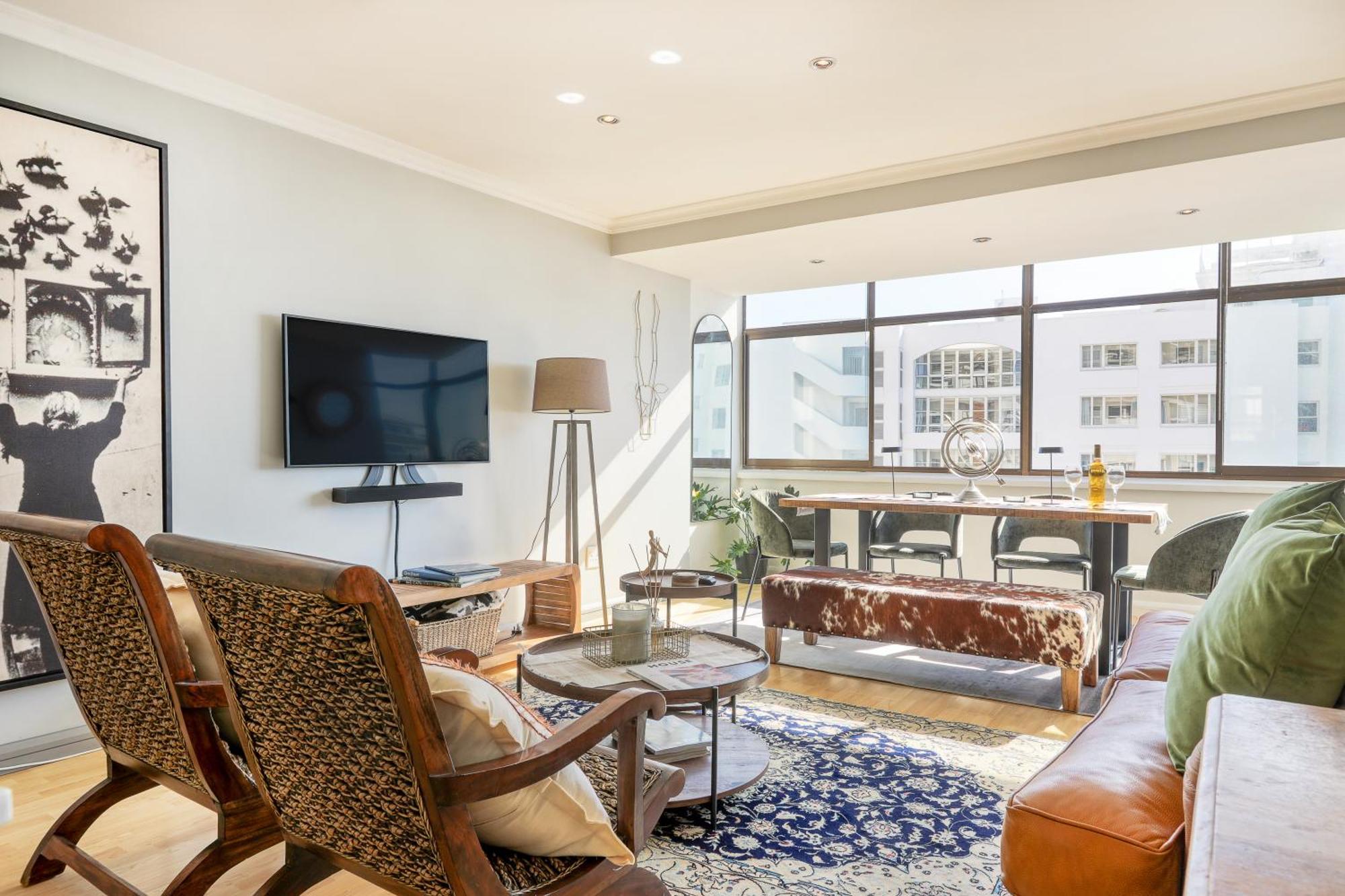 Backup-powered Bantry Bay View 2 Bed Apartment Cape Town