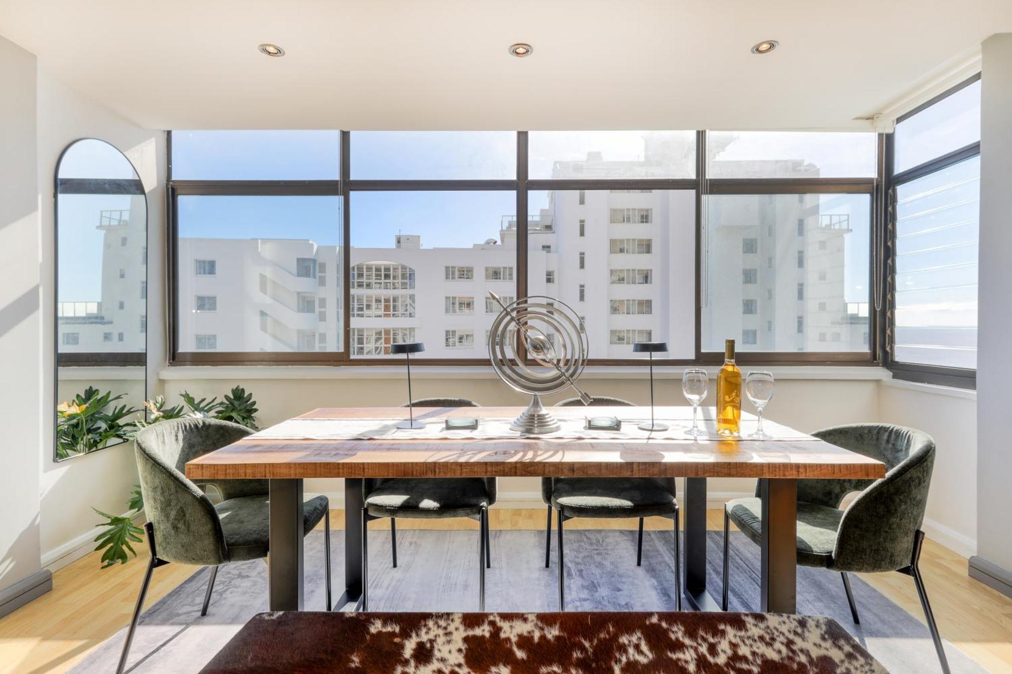 Backup-powered Bantry Bay View 2 Bed * Cape Town