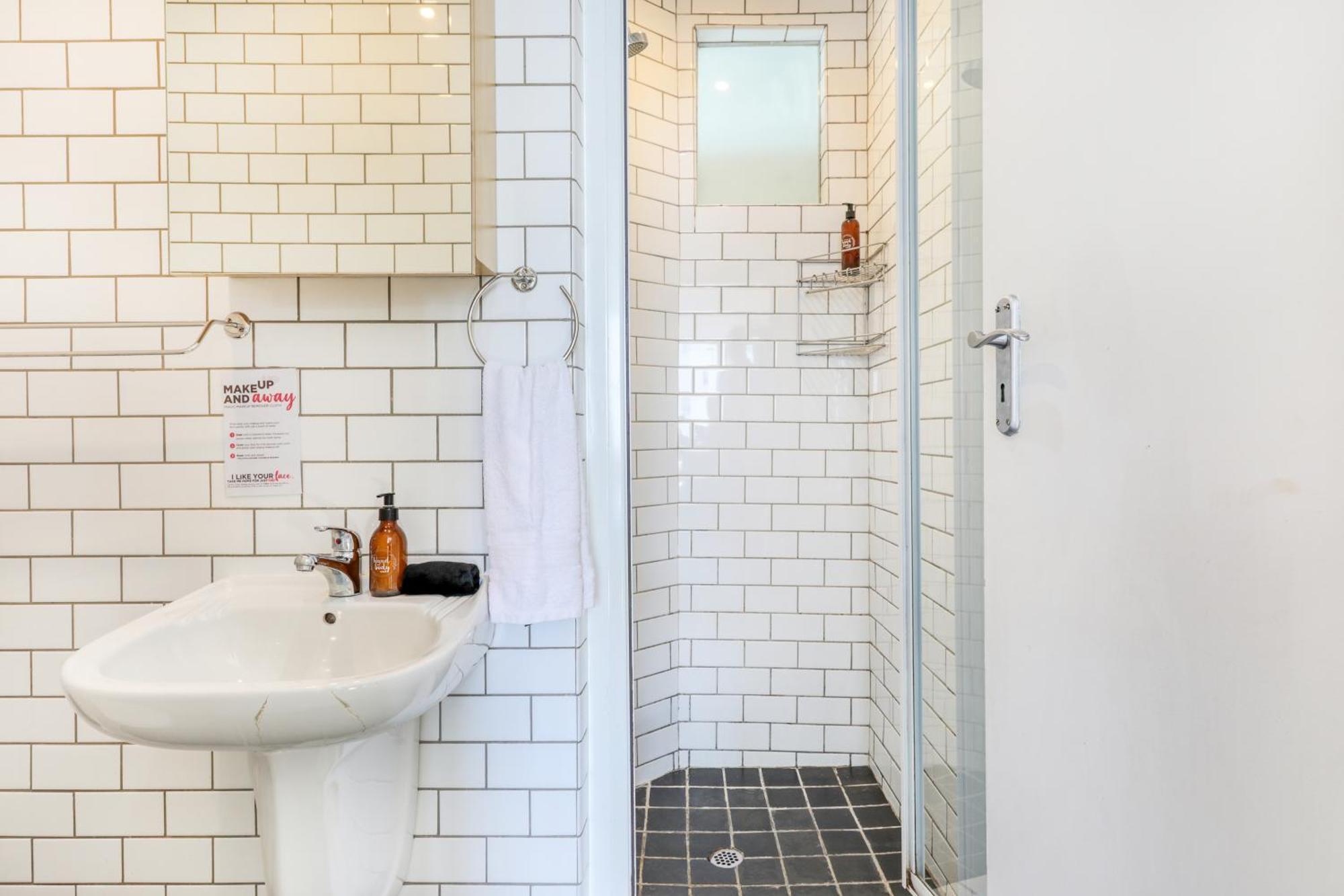 Backup-powered Bantry Bay View 2 Bed *