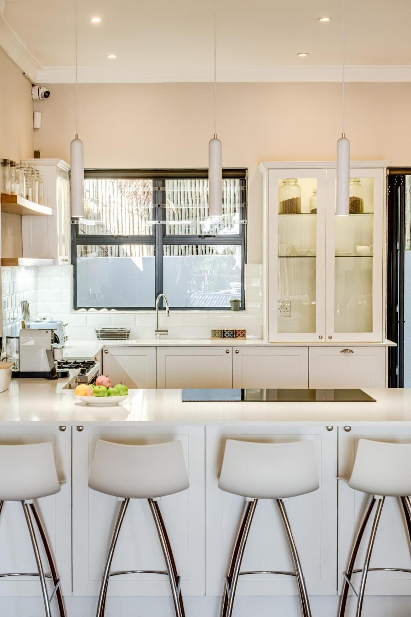2bed 5min Walk From Camps Bay Escape *