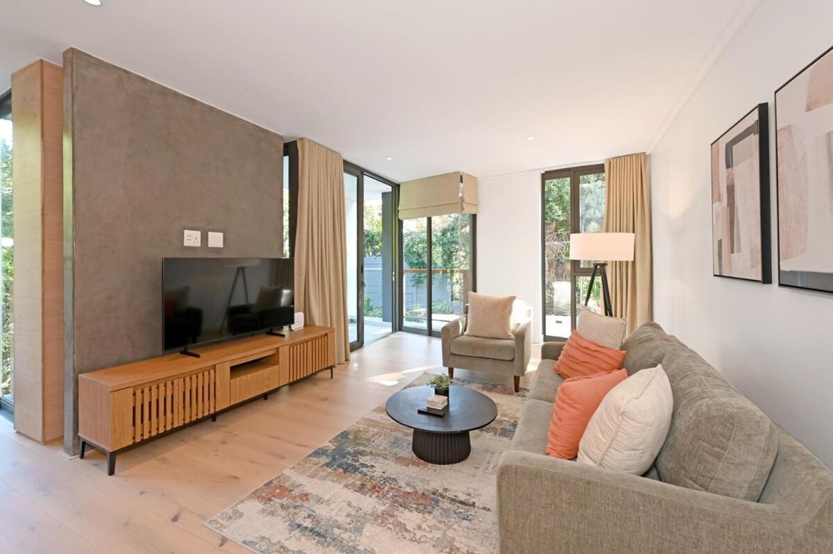 Luxury Newlands - Streamside Tranquility Apartment