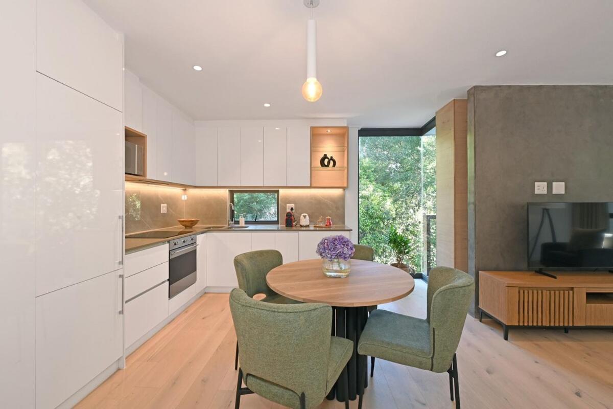 Luxury Newlands - Streamside Tranquility Apartment *