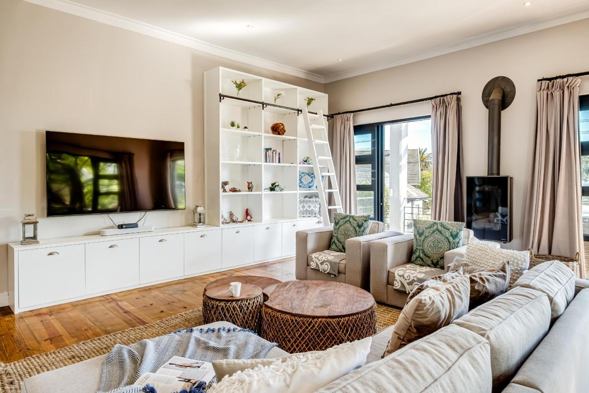 2bed 5min Walk From Camps Bay Escape Apartment Cape Town