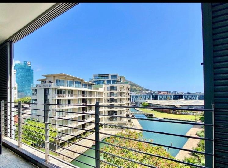 Apartment Signature At Waterfront Canals *