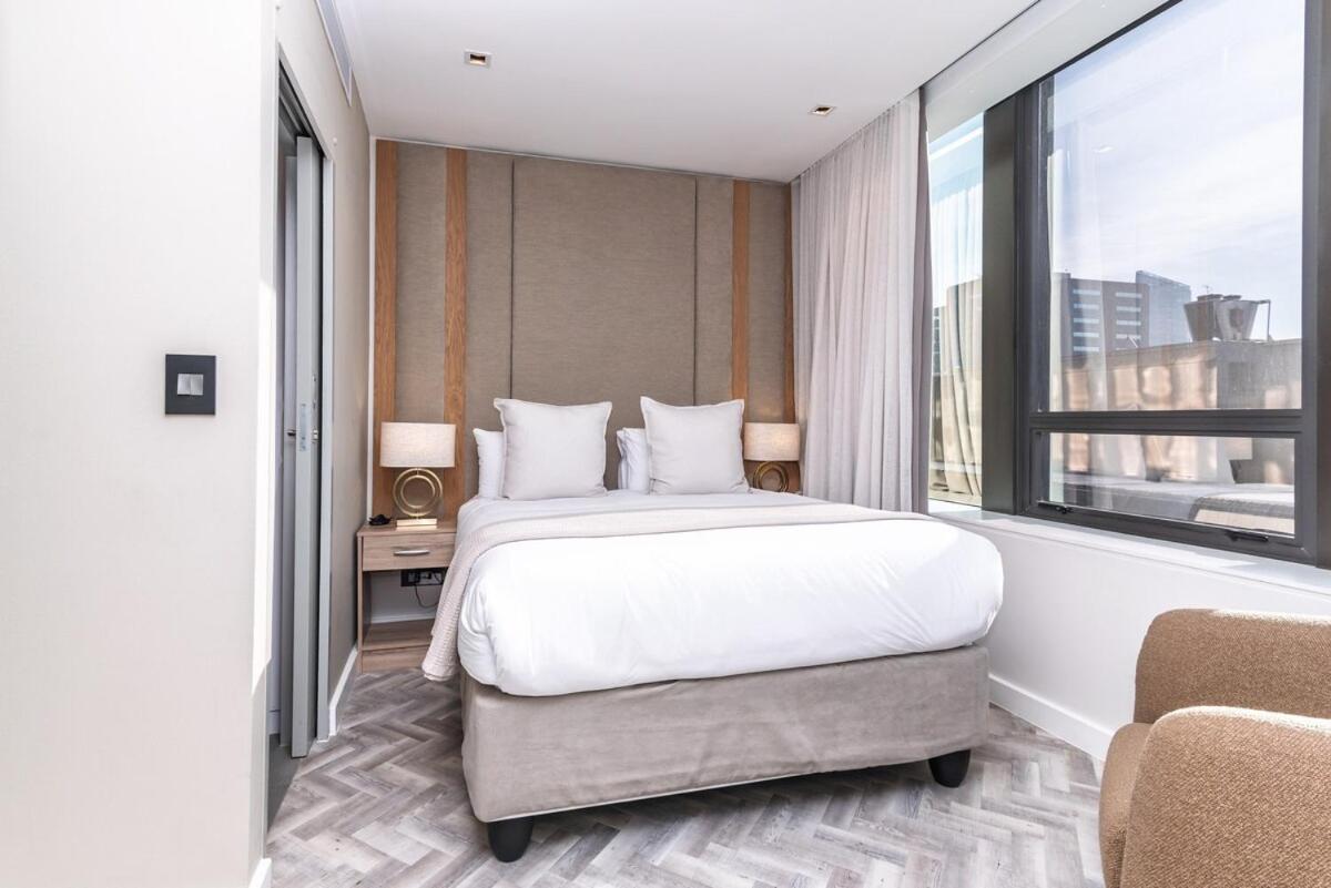 Luxury Oasis With King Bed, Ac, Walk-in Shower Apartment