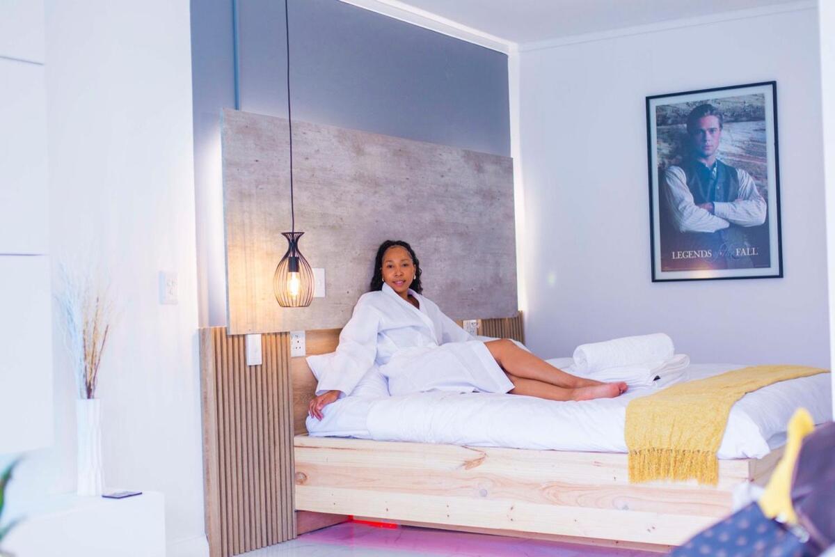 Nyathi Morden Urban Style Apartment