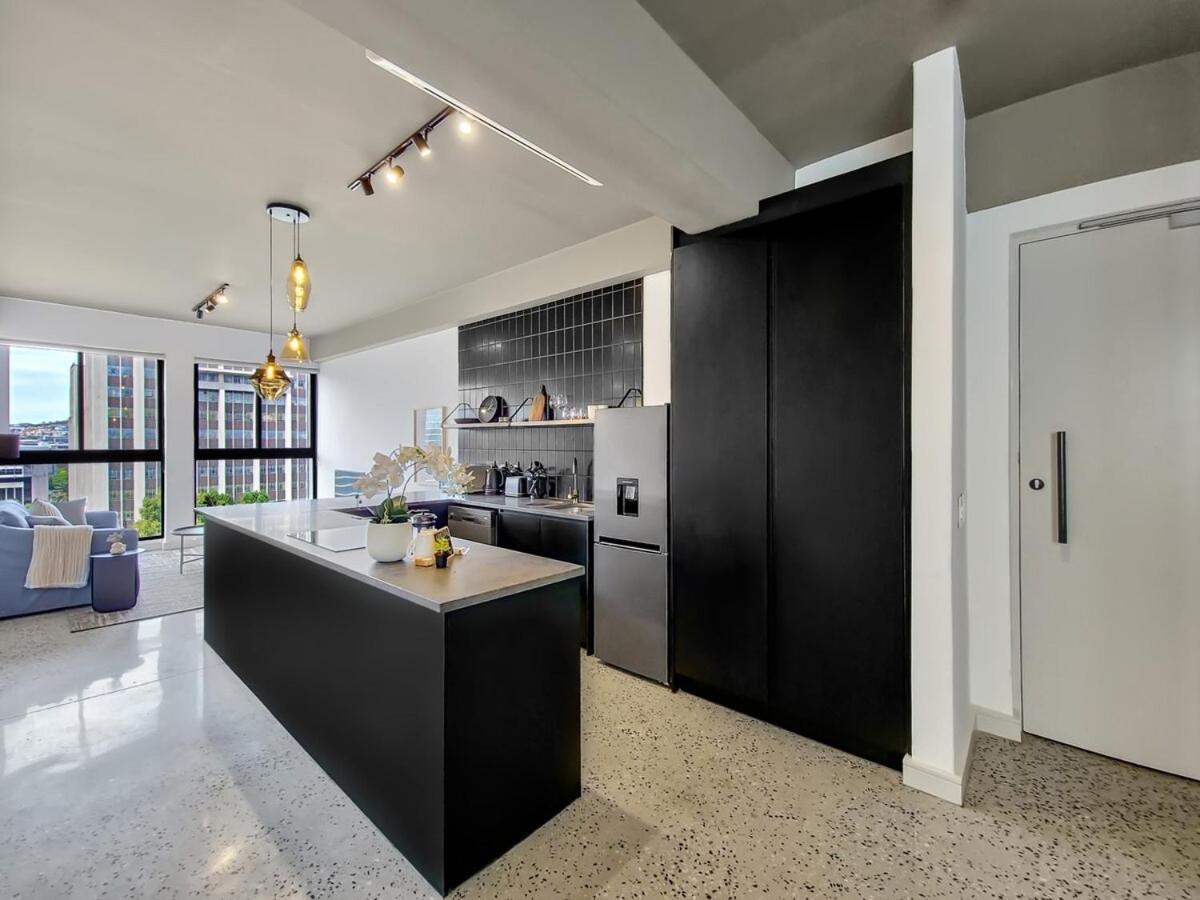 Apartment Stylish, Secure & Modern Work From Base Cape Town
