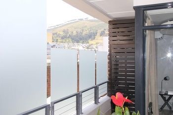 Apartment 1109 The Decks At 67 Long Street *