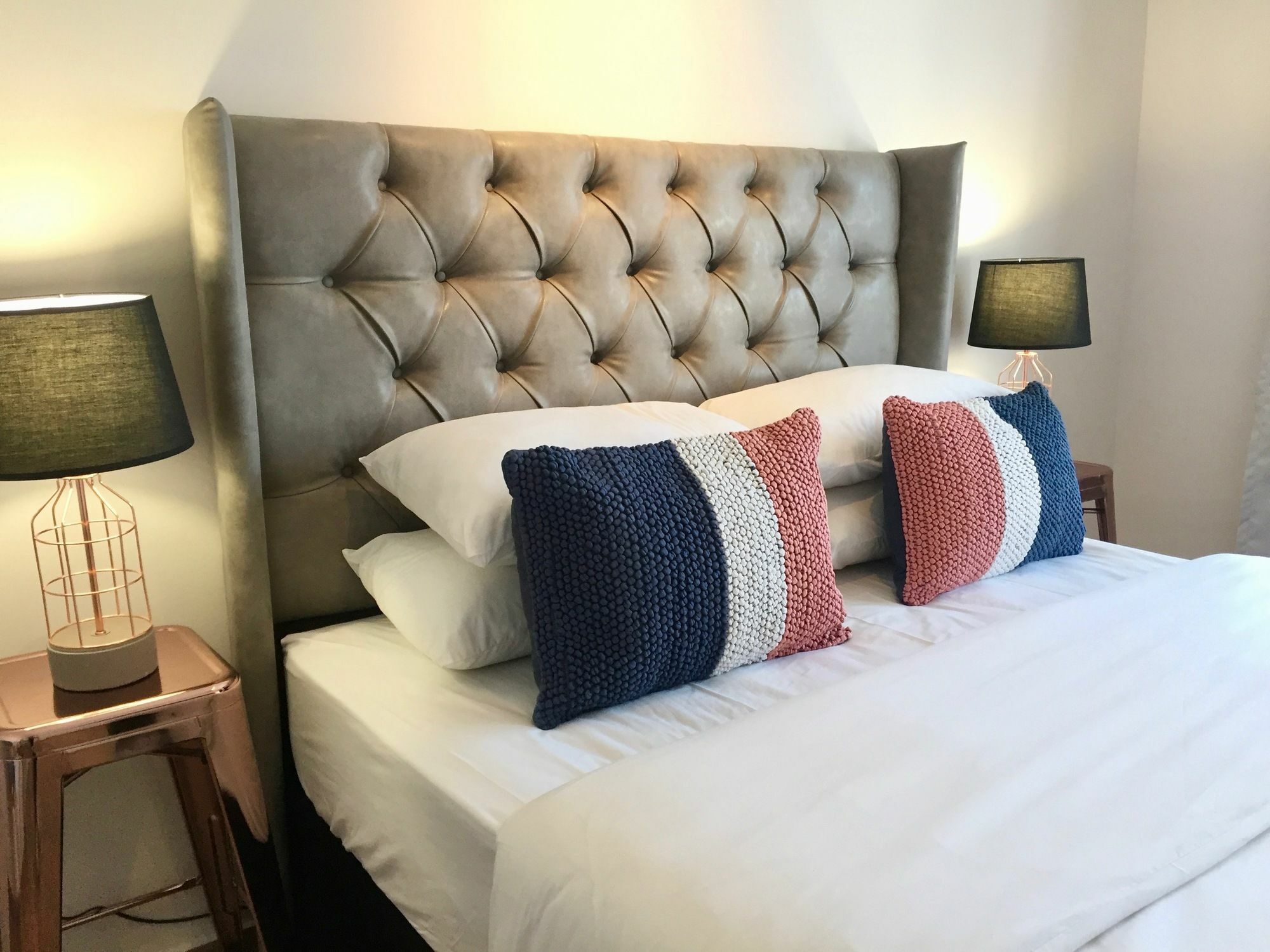 Urban Oasis At Windburg Suites Apartment