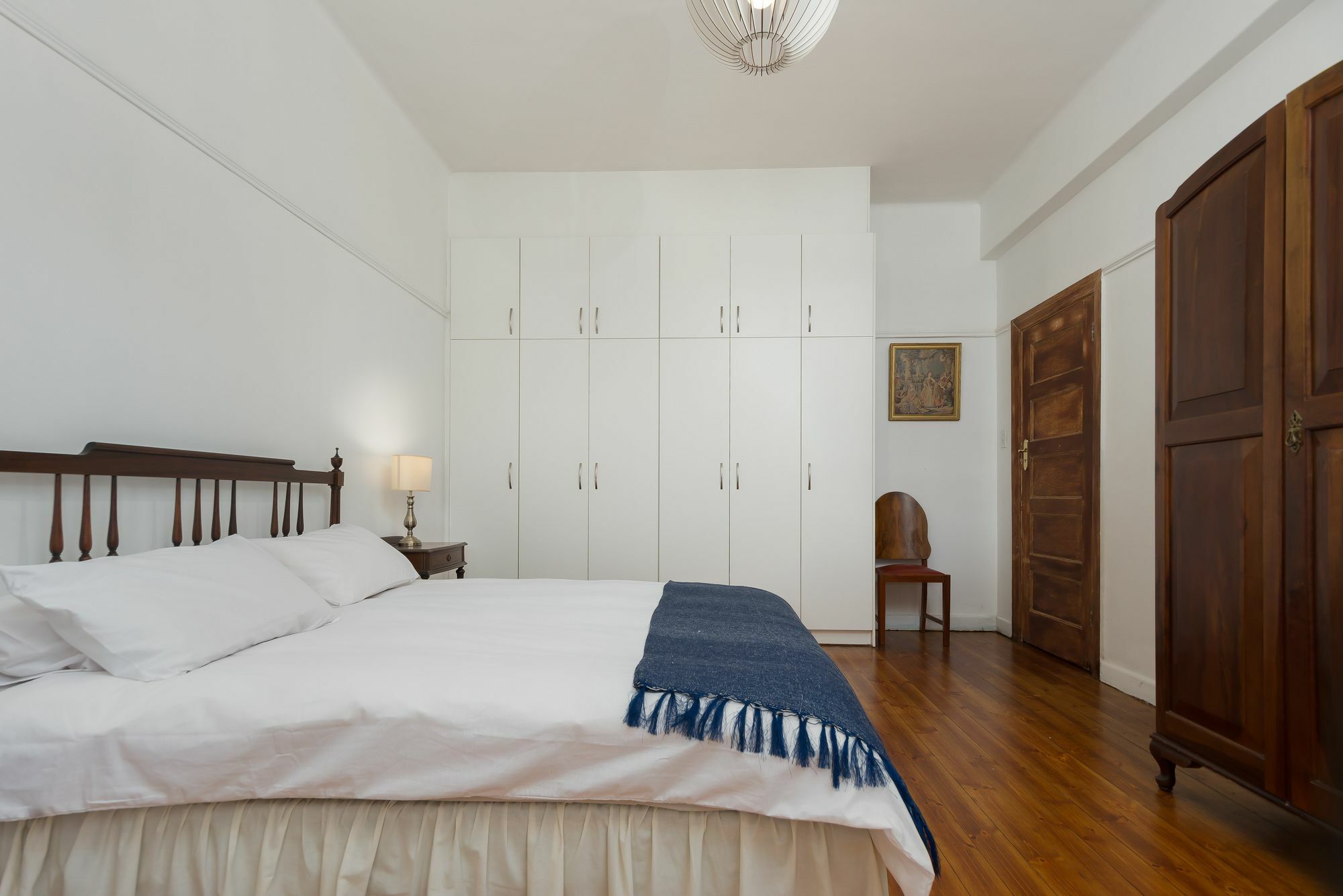 Chesterfield House 7 *