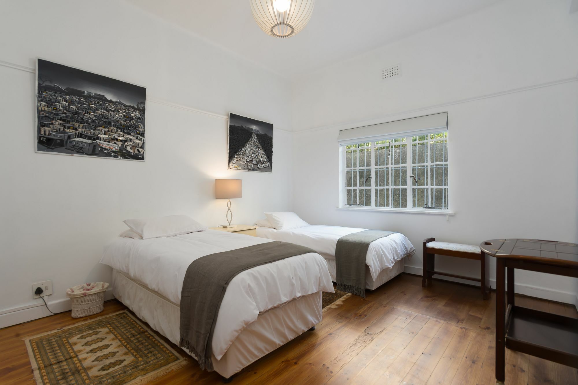 Chesterfield House 7 *