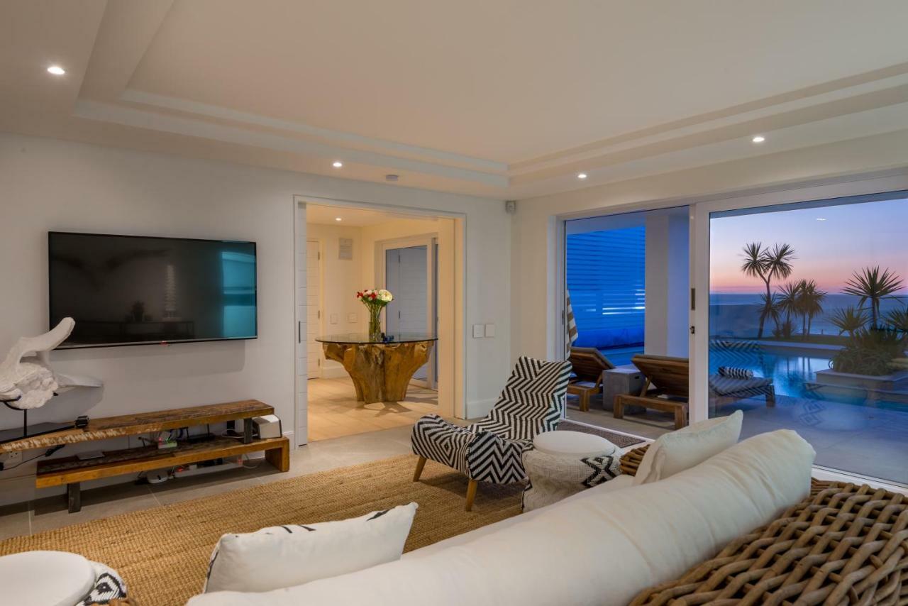 Sandpiper House: Stunning Ocean Views, Heated Pool & Large Garden Cape Town