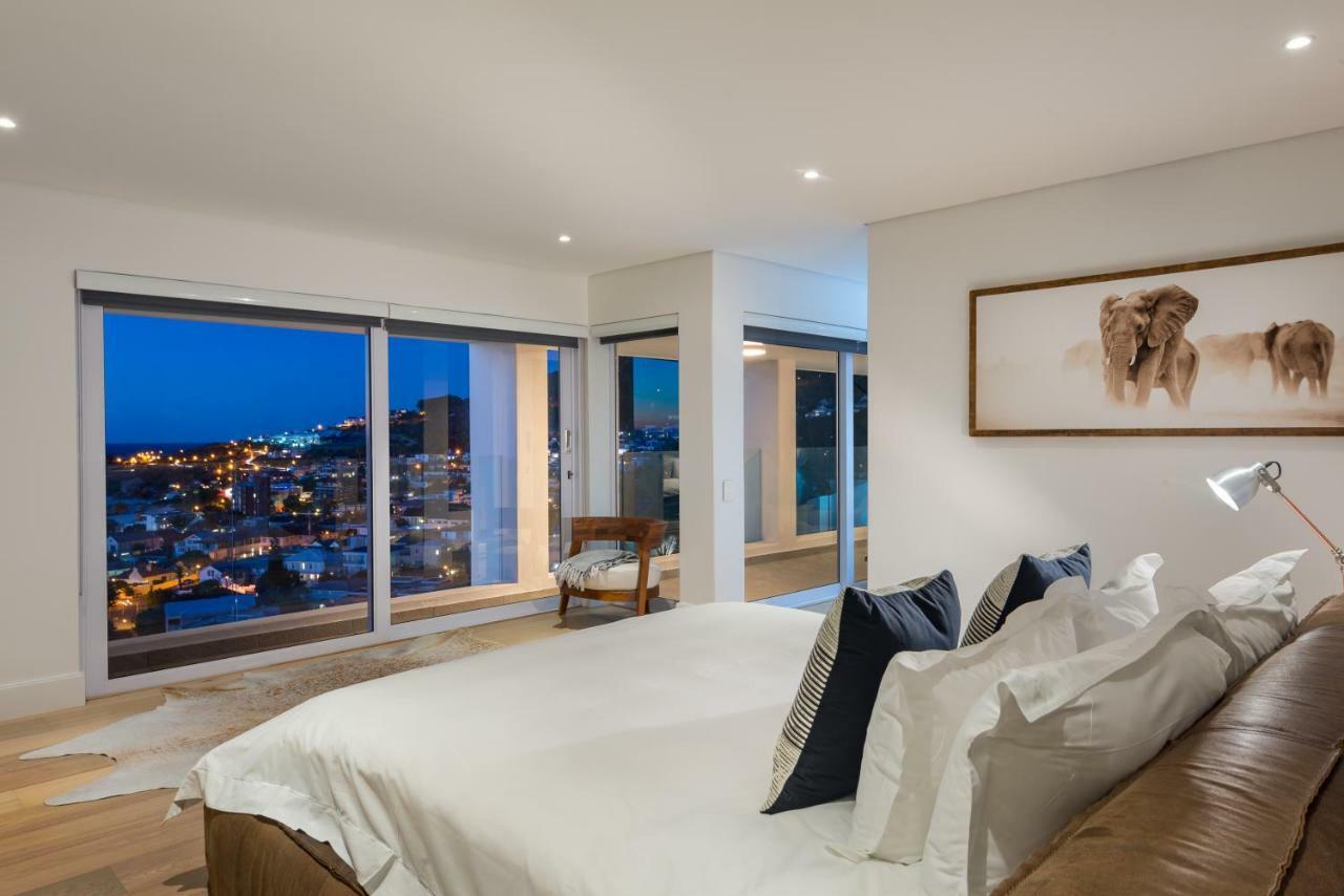 Villa Sandpiper House: Stunning Ocean Views, Heated Pool & Large Garden Cape Town