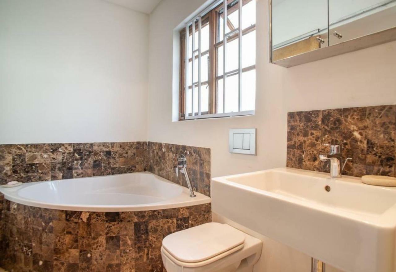 Milner Court - The Place To Be Apartment