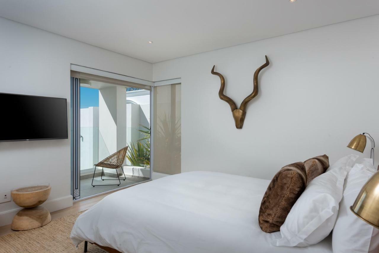 Sandpiper House: Stunning Ocean Views, Heated Pool & Large Garden Cape Town