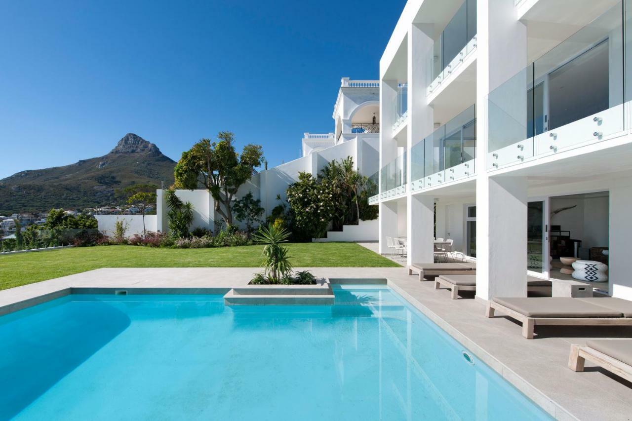 Villa Sandpiper House: Stunning Ocean Views, Heated Pool & Large Garden