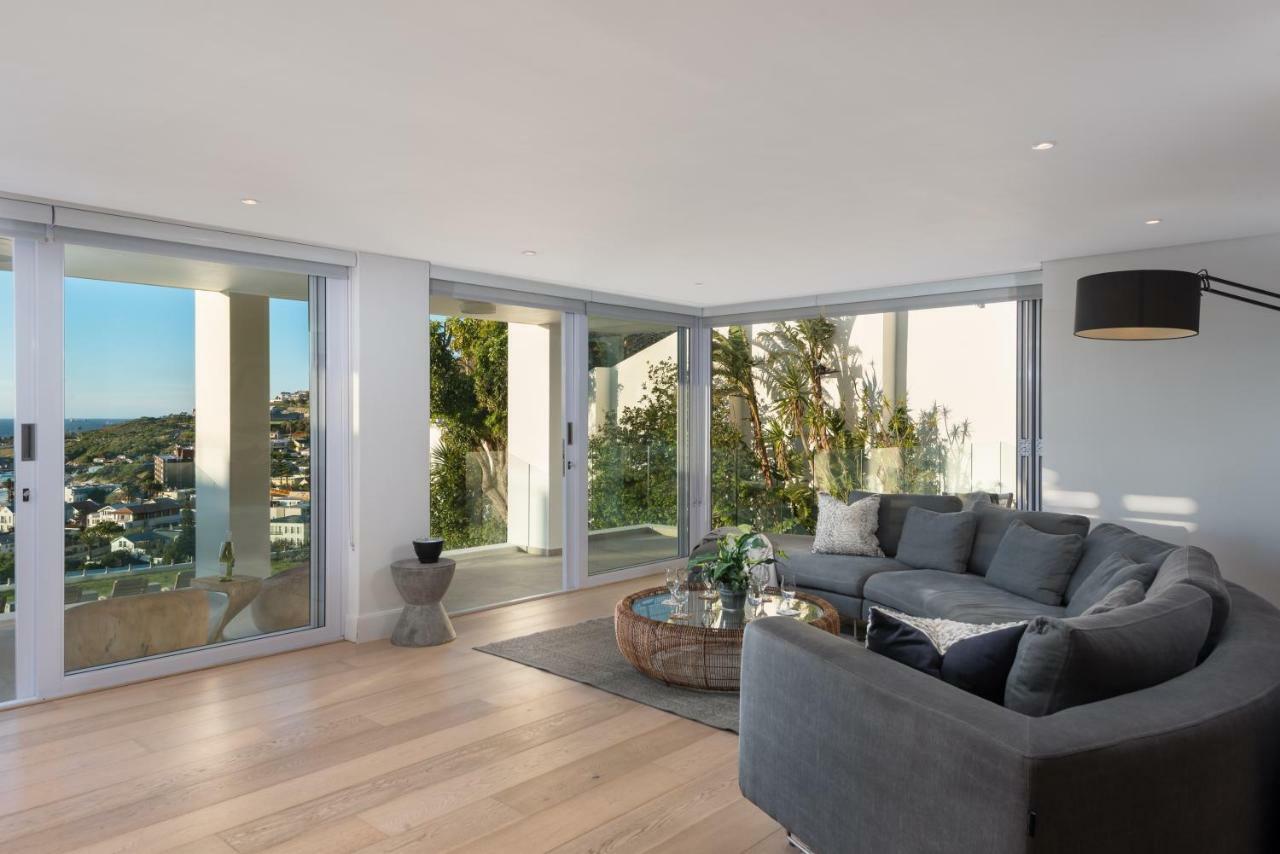 Villa Sandpiper House: Stunning Ocean Views, Heated Pool & Large Garden *