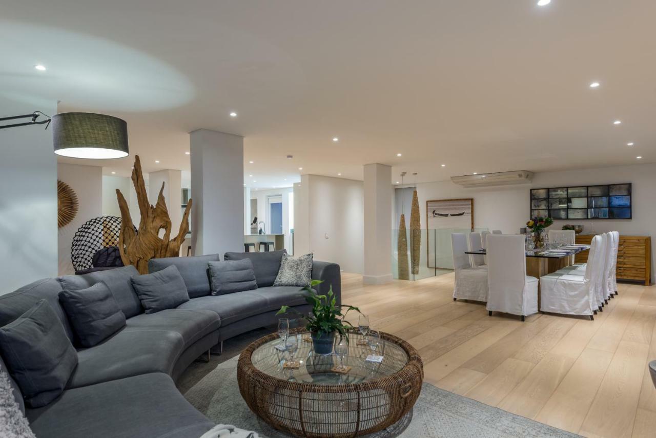Villa Sandpiper House: Stunning Ocean Views, Heated Pool & Large Garden *