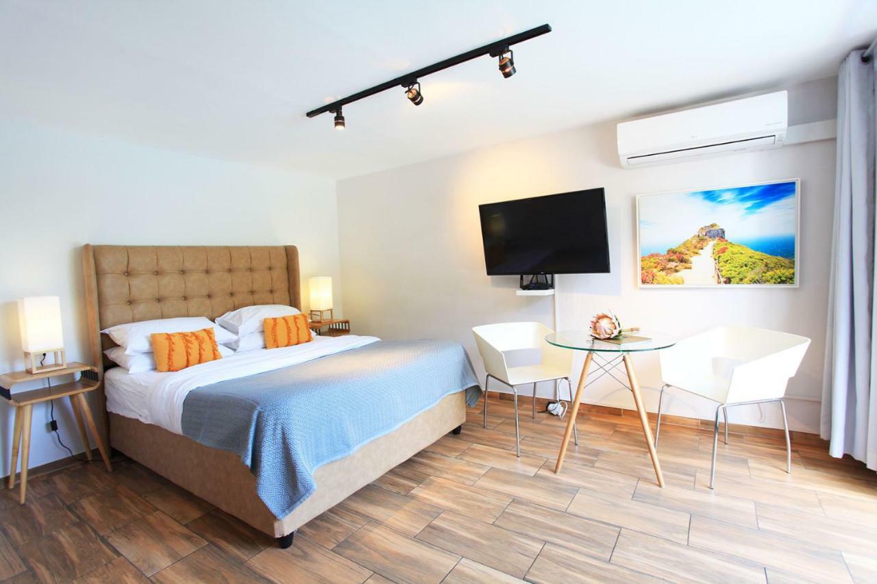 Urban Oasis At Windburg Suites Apartment