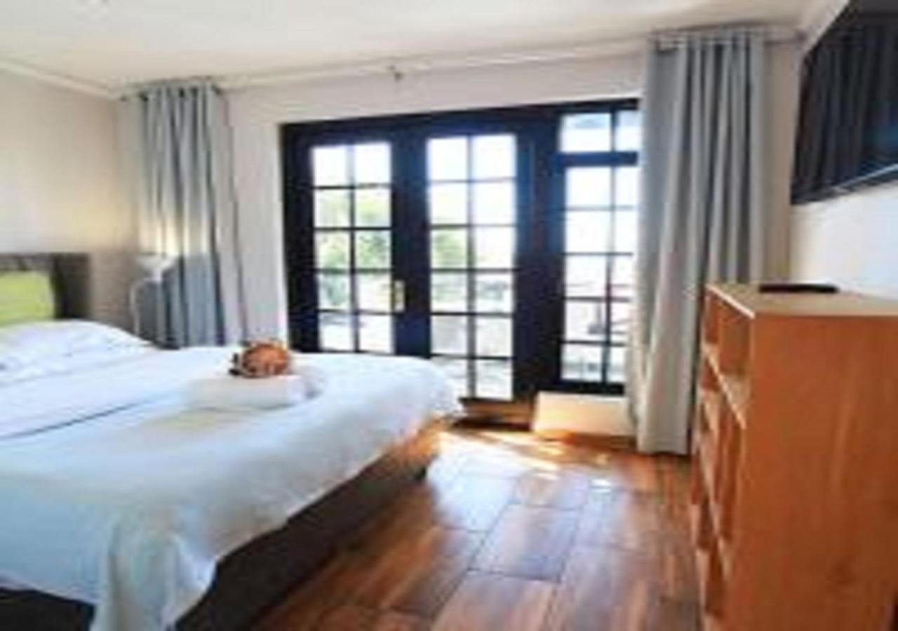 Apartment Urban Oasis At Windburg Suites