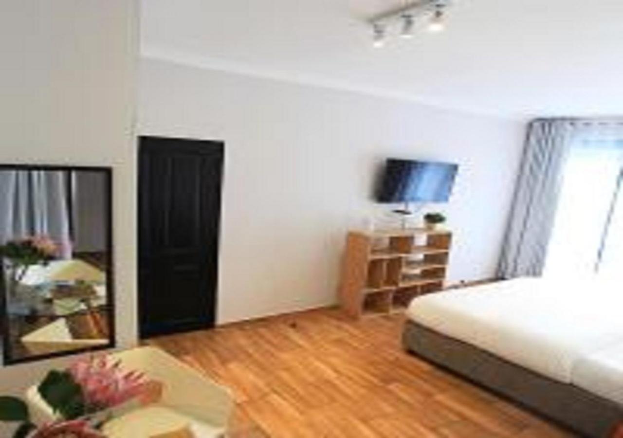 Urban Oasis At Windburg Suites Apartment *