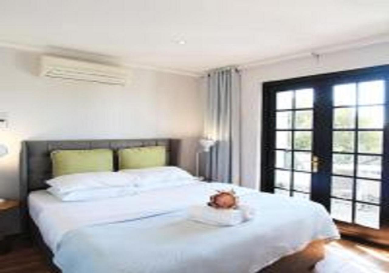Urban Oasis At Windburg Suites *