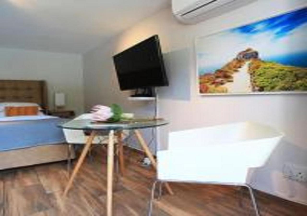 Urban Oasis At Windburg Suites *