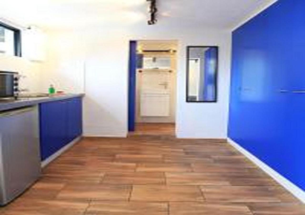 Urban Oasis At Windburg Suites Apartment *