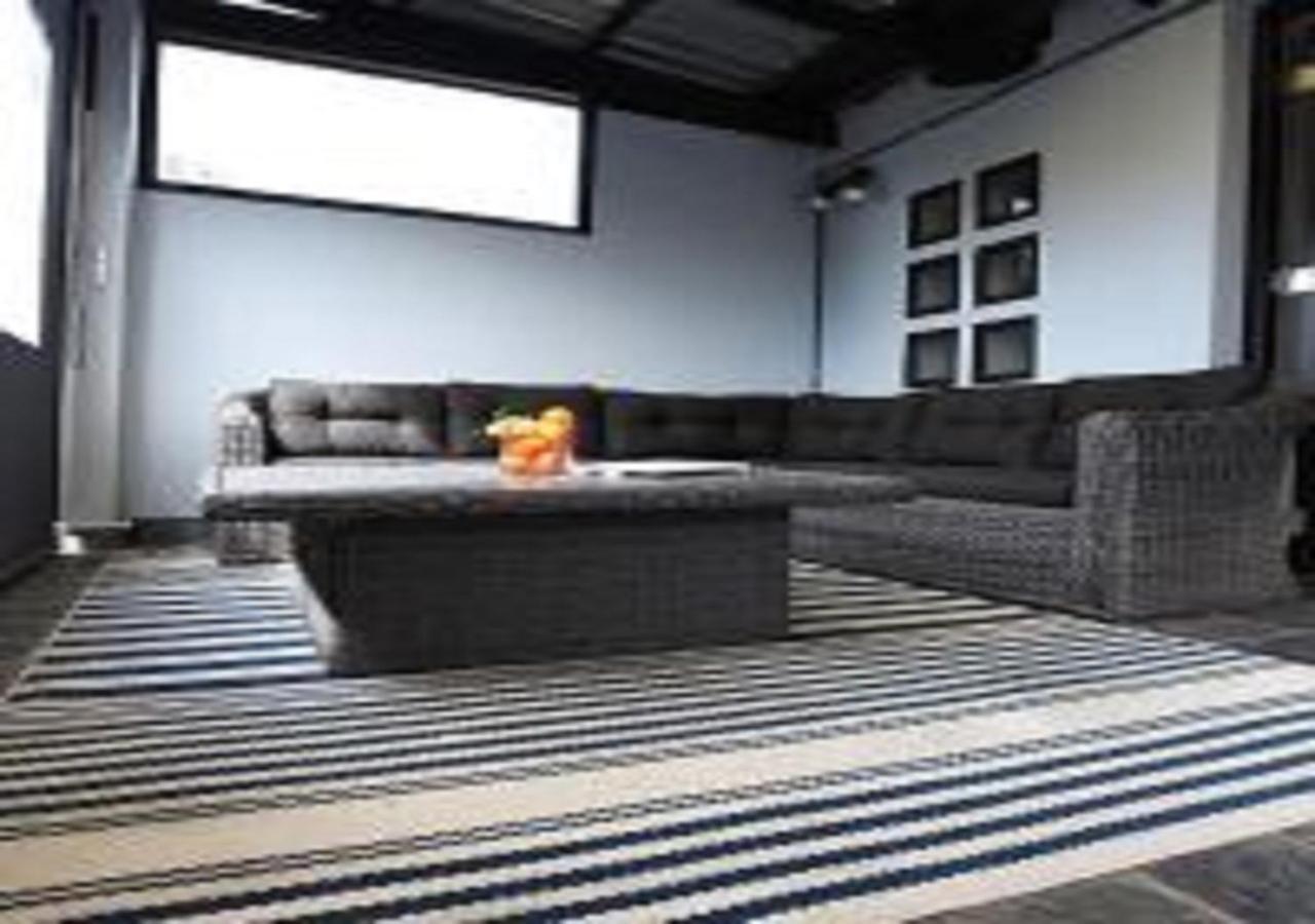 Urban Oasis At Windburg Suites Apartment