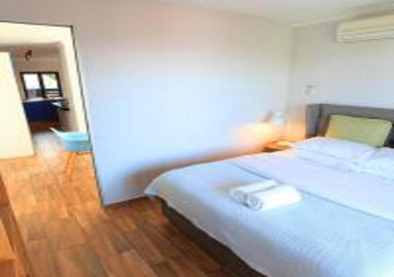 Urban Oasis At Windburg Suites *