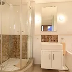 Afribode\'S Cartwright Apartments