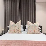 Docklands Deluxe Apartments With Spacious Balcony In De Waterkant