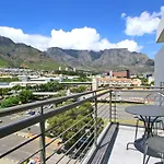 Luxury Family Apartment In Castle Rock With Great Views Of Table Mountain