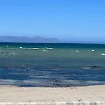 Beachfront Gem / Free Parking / A/C