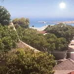 Independent Quaint Flat, Close To Beach