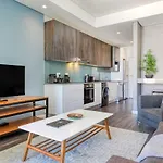 Backup-Powered Elegant Mountain View Apartment