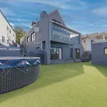 Spaciaous 2 Bedroom Bokaap Apartment