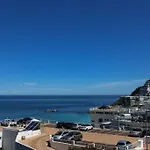 Number 5104 - Contemporary Clifton Apartment